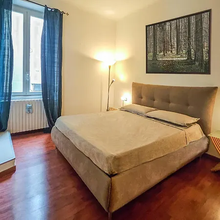 Guesthost - Modern With Hot Tub Apartment