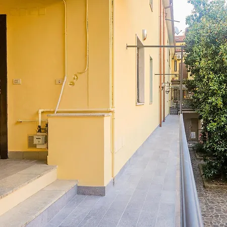 Apartment Guesthost - Modern With Hot Tub Milan